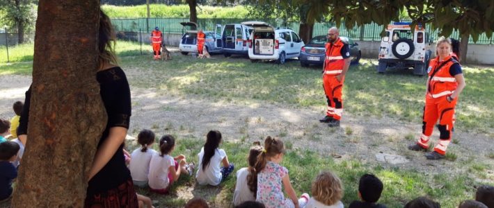 Il gruppo cinofili alla scuola Mameli